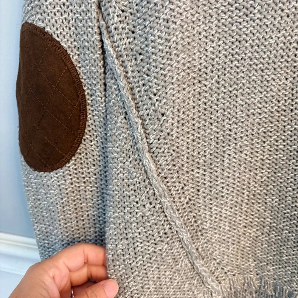 RDI Frost Grey V-Neck Sweater Quilted Elbow Patches High Low Hem Small NWT
